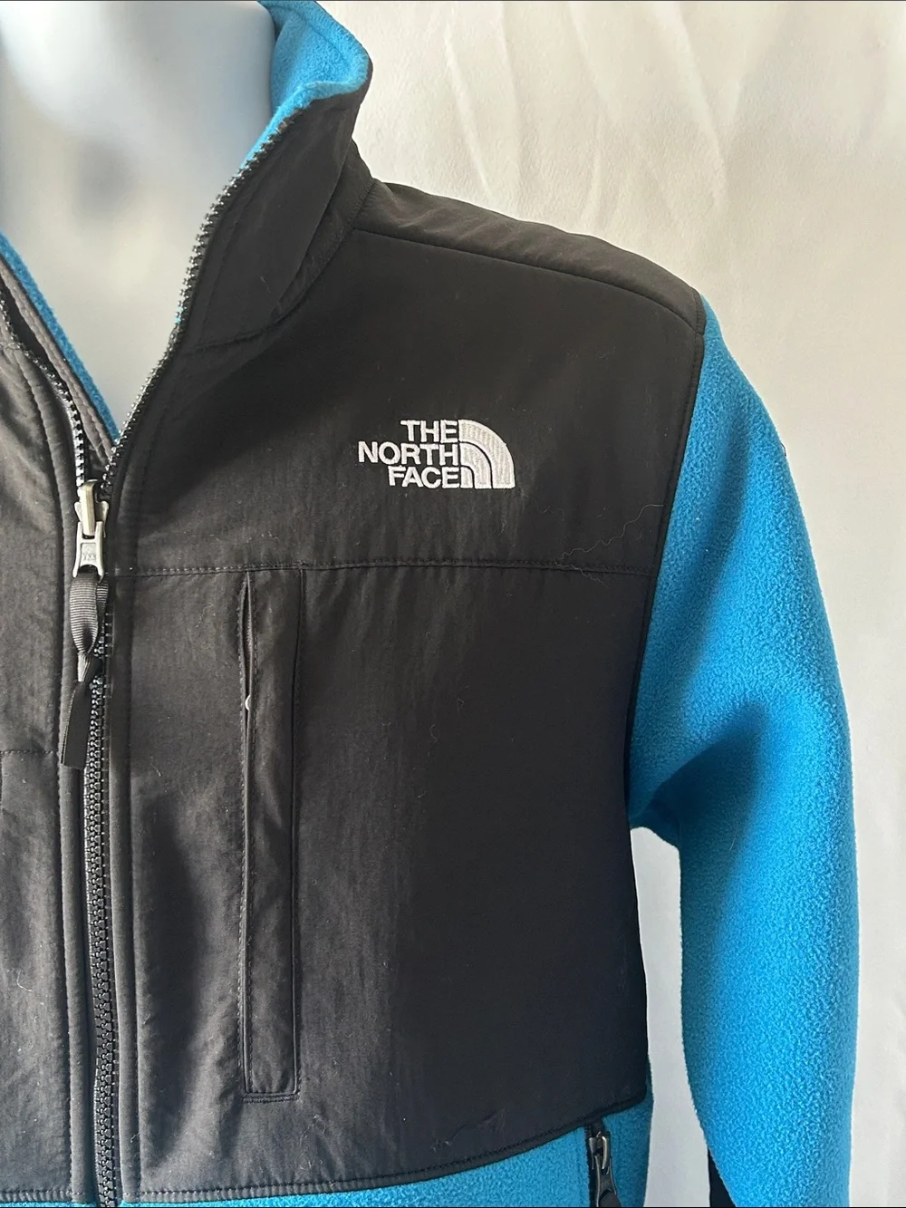 The North Face Men’s Size Small Black Nylon Blue Fleece Full Zip Jacket